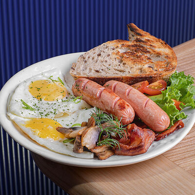 Английский завтрак с беконом и тартином в Изикофе по цене 675 ₽