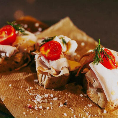 Брускетта с индейкой в БАЗА по цене 390 ₽