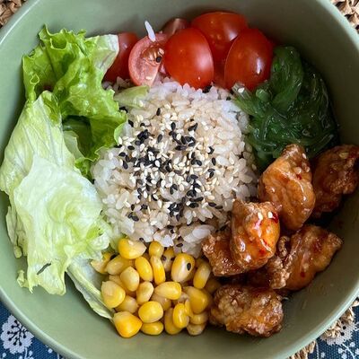 Поке с курицейв Моё место по цене 484 ₽