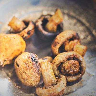 Грибы шампиньоны на мангале в Oscar по цене 400 ₽