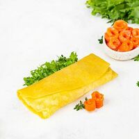Ролл с красной рыбой, сливочным сыром и зеленым салатом в У Палыча. С пылу, с жару!