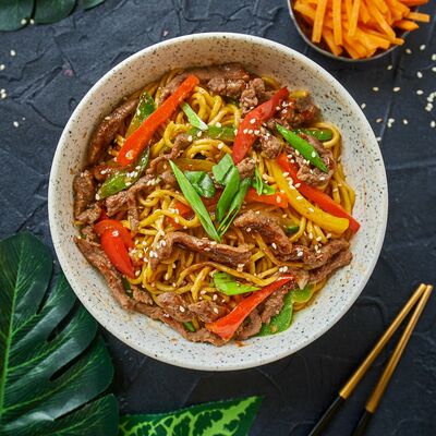 Вок с говядиной (Яичная лапша) в Kuksu №1 по цене 509 ₽