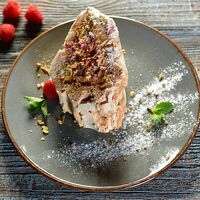 Фирменный меренг Колхида в Колхида Palace