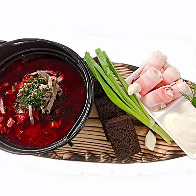 Борщ с ржаными гренками и салом в Роза ветров по цене 430 ₽