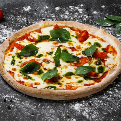 Пицца фирменная Маргарита в PIZZAZAVR по цене 430 ₽