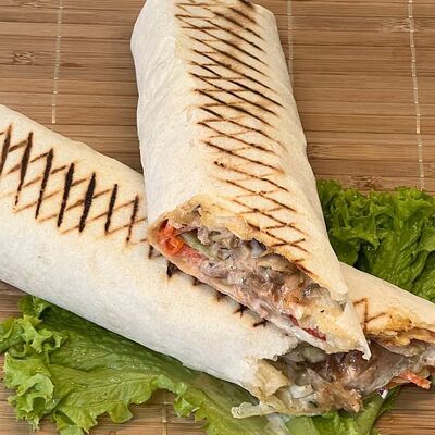 Шаурма стандартная в лаваше с курицей в Шаурма Гирос по цене 400 ₽
