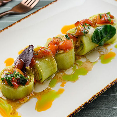 Огуречный рулет с печеным перцем и ореховой пастой в Кавказ по цене 410