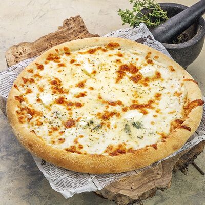 Пицца Четыре сыра 40 см в 7 небо по цене 830 ₽