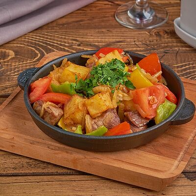 Свинина по-домашнему в Офицерское по цене 690 ₽