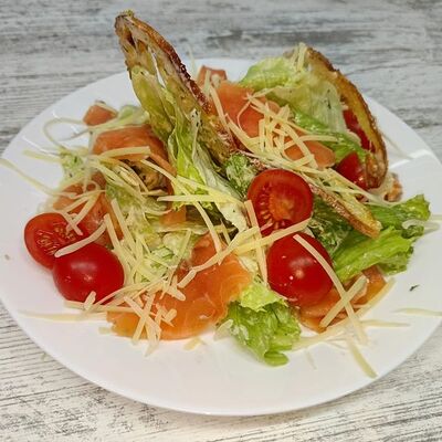 Салат Цезарь с красной рыбой в ПиццаВафли по цене 620 ₽