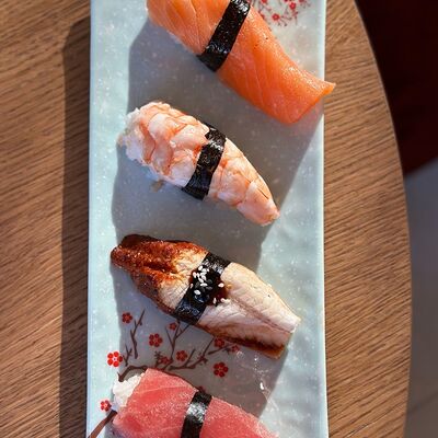 Суши с тунцом в Domo по цене 200 ₽