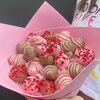 Букет из клубники в шоколаде нежно-розовый в Mosberry по цене 2426