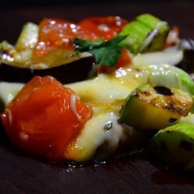 Овощи, запеченные в печи под сыром в ЖаРим в КайФ по цене 340 ₽