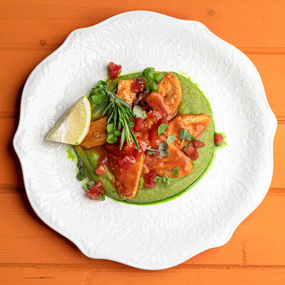 Форель с соусе Леворнезе с пюре со шпинатом в Сорренто by Novikov по цене 1810 ₽