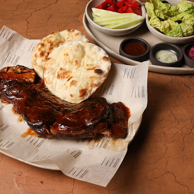 Лопатка горячего копчения адобо, романо, лепешка, лук маринованный в Maya по цене 5900 ₽