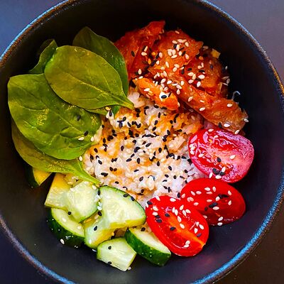 Боул с лососем в Бекки бар по цене 550 ₽