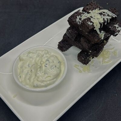 Гренки ржаные с соусом цахтон в Кафе сон у моря по цене 300 ₽