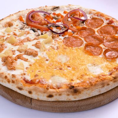 Пицца 4 вкуса в ЧиллМил по цене 1054 ₽