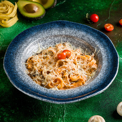 Феттучине с грибами в Авокадо по цене 755 ₽