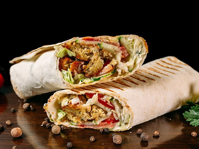 Шаурма классическая с курицей в Сытый волк по цене 350 ₽