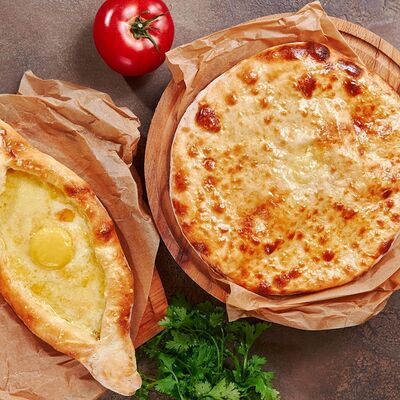 Грузинское комбо Хачапури по-аджарски и Хачапури по-имеретински в Место про тесто по цене 749 ₽