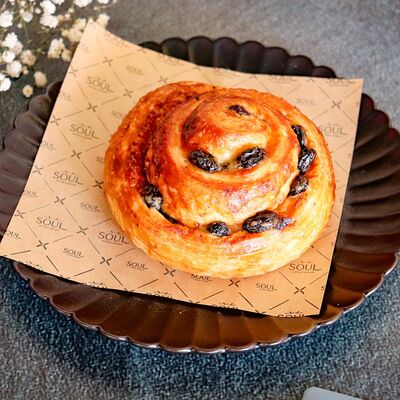 Рулетик с изюмом в СушиBox по цене 23000 ₽