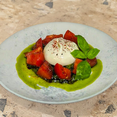 Буррата на сочных томатах в Чизерия Восточный по цене 720 ₽