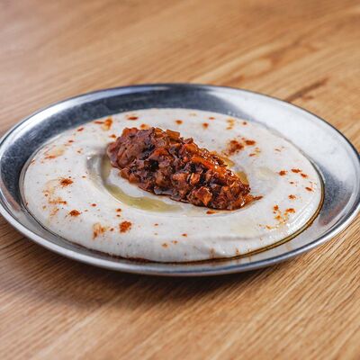 Хумус из фасоли, бекон джем в 321 Club by Novikov по цене 420