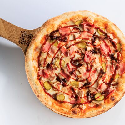 Пицца BBQ 28см в Семейный ресторан Tiki&Taki по цене 700 ₽