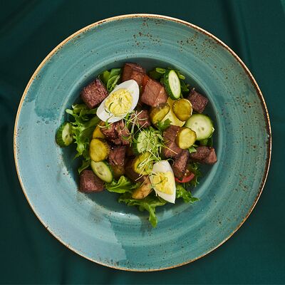 Тёплый салат с мраморной говядиной в Бали по цене 850 ₽