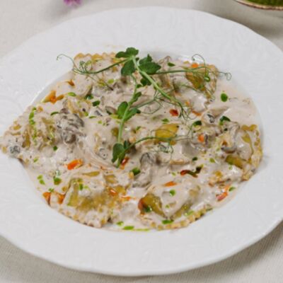 Равиоли с картофелем и грибами в Паста Фэмили по цене 610 ₽