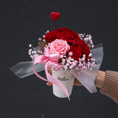 Букет цветов из роз Любовь в стаканчике в Пышно Расцвели по цене 2000 ₽