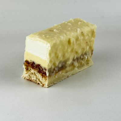 Пирожное Рафаэлло в Просто Азия x Десертория по цене 420 ₽