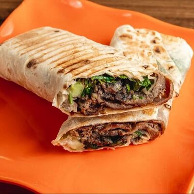 Doner с говядиной в лаваше в Azelow по цене 540 ₽