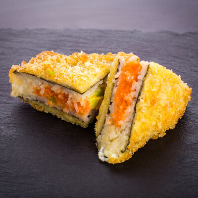 Ролл Сэндвич Салмон авокадо в Цветение Сакуры по цене 1020 ₽