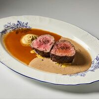 Филе-миньон, фуа-гра и перечный соусв Мясная карта