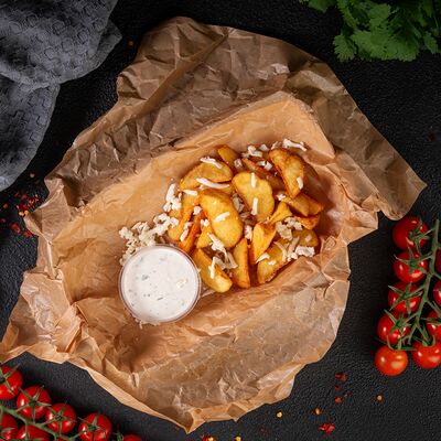 Картофельные дольки с сыром и легким соусом в Шурум Бурум по цене 240 ₽