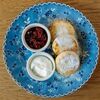 Сырники с малиновым вареньем и сметанойв Культурный код по цене 550
