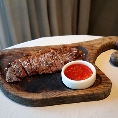 Стейк Стриплойн с соусом Нью-Йорк в УГОДНИКИ по цене 2457 ₽