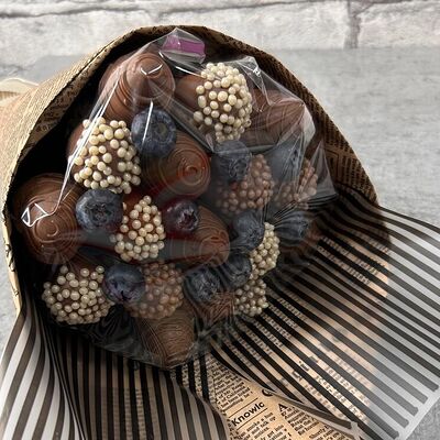 Букет из клубники в шоколаде с добавлением голубики в Berry sweets по цене 3440 ₽