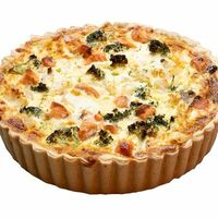 Киш с лососем, треской и брокколи в Пекарня Konigsbacker