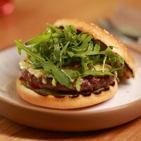 Итальянский бургер Mamma Mia с картофелем фри в Vivezza