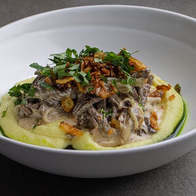 Бефстроганов, сморчки, пастернак в 321 Club by Novikov по цене 1350