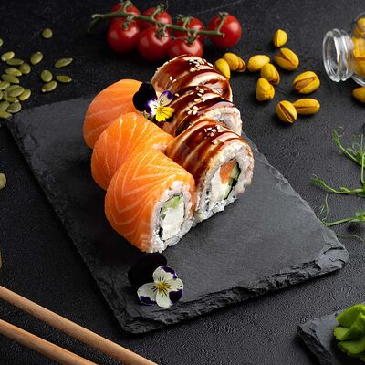 Best ролл Унаги нияма самон в Веселый Самурай Sushi Premium по цене 980 ₽