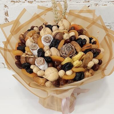 Букет из сухофруктов, орехов и сушеной хурмы в Buketonline - Съедобные букеты и клубника в шоколаде по цене 5170 ₽