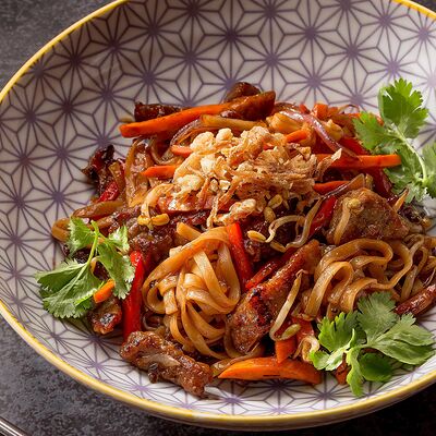 Wok с говядиной и соусом устричный ким чи в Хариzма по цене 490 ₽