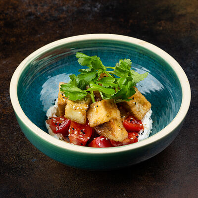 Салат с хрустящими баклажанами в Город детей по цене 570 ₽