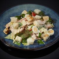 Салат Цезарь с цыплёнком в Филин