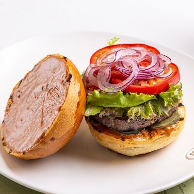 Бургер из говядины в М2 Органик Клуб Патриаршие по цене 1590 ₽