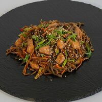 Wok соба с курицей в Sushi Kitchen